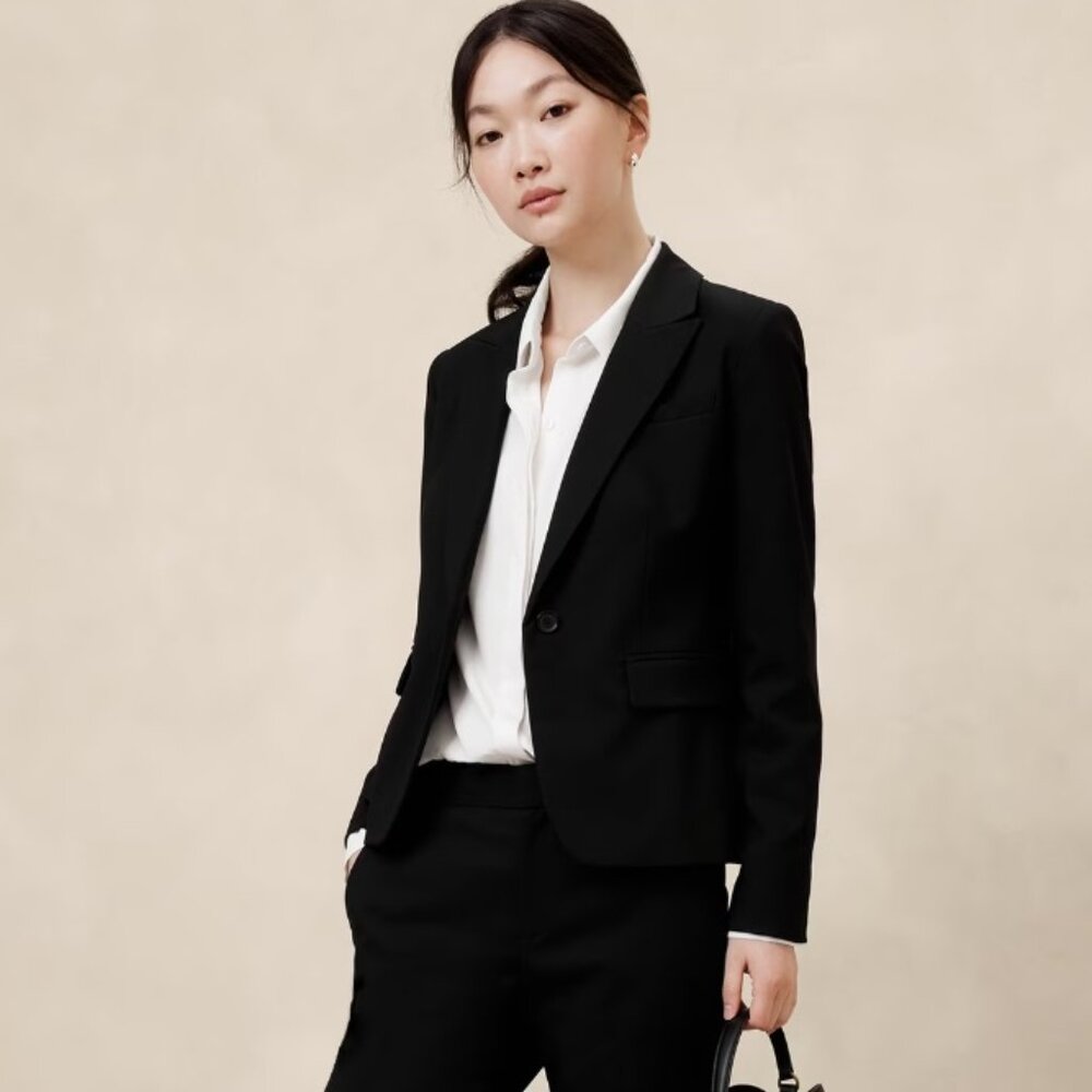 Banana Republic Classic One-Button Womens Blazer in Black